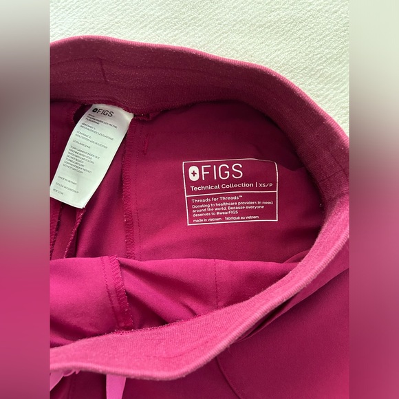 FIGS Women’s Nepal Skinny Scrub Pants XSP. Magenta color. EUC - Picture 6 of 6